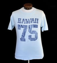 Load image into Gallery viewer, Vintage 70s Hawaii Souvenir Tee Size Medium to Large