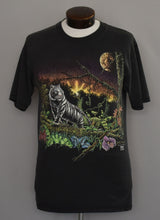 Load image into Gallery viewer, Vintage 90s White Tiger Wildlife Tee Size Small to Medium