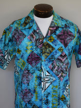 Load image into Gallery viewer, Vintage 70s Tribal Print Bark Cloth Hawaiian Shirt Size Small to Medium