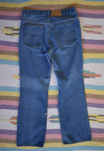 Load image into Gallery viewer, 70s Levi&#39;s 517 Orange Tab Medium Wash Boot Cut Jeans Size 35 x 30