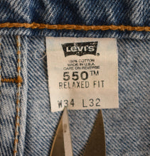 Load image into Gallery viewer, Vintage 90s Levi&#39;s 550s Red Tab Boyfriend Jeans Size 33 x 32